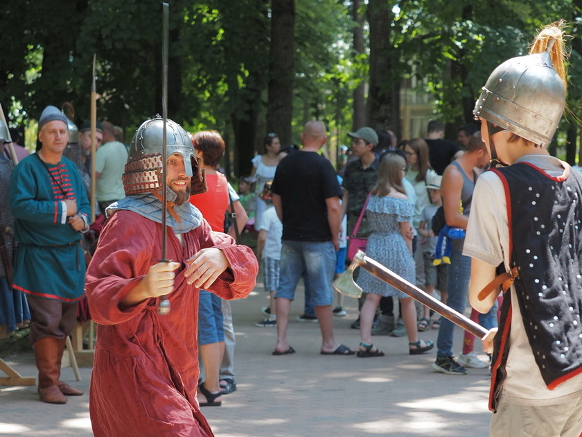 Фестиваль «Живая история» развернулся в  Глубокое очищение пор на лице Центральном парке Калуги